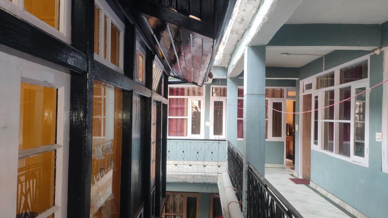 The Prasher Lodge Mall Road Manali Manāli Exterior foto