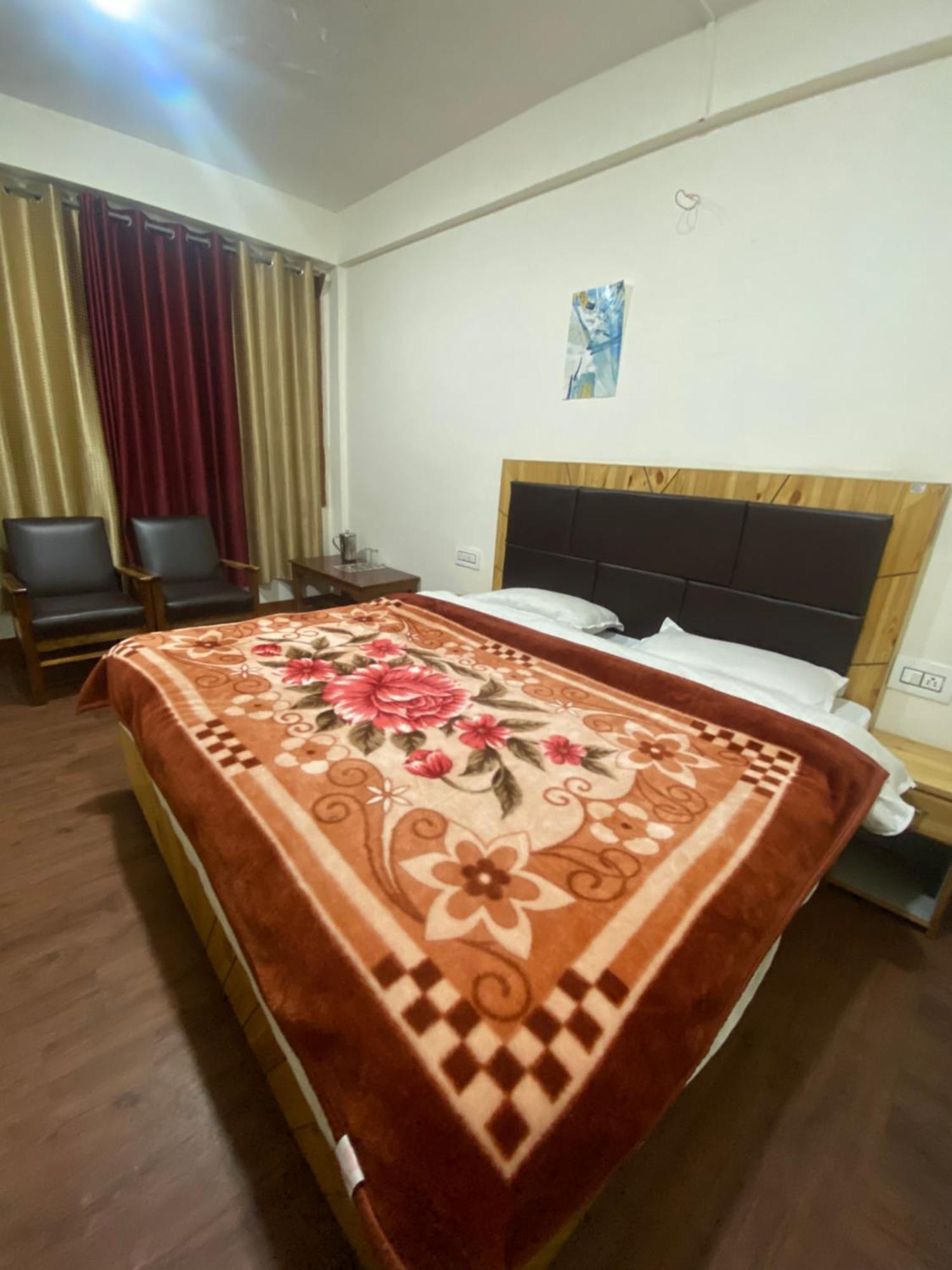 The Prasher Lodge Mall Road Manali Manāli Exterior foto