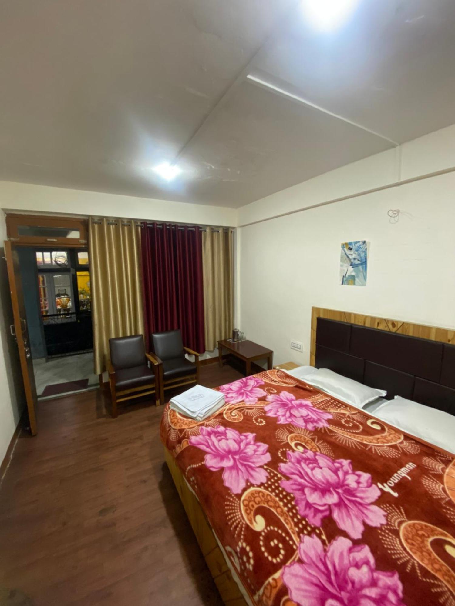 The Prasher Lodge Mall Road Manali Manāli Exterior foto