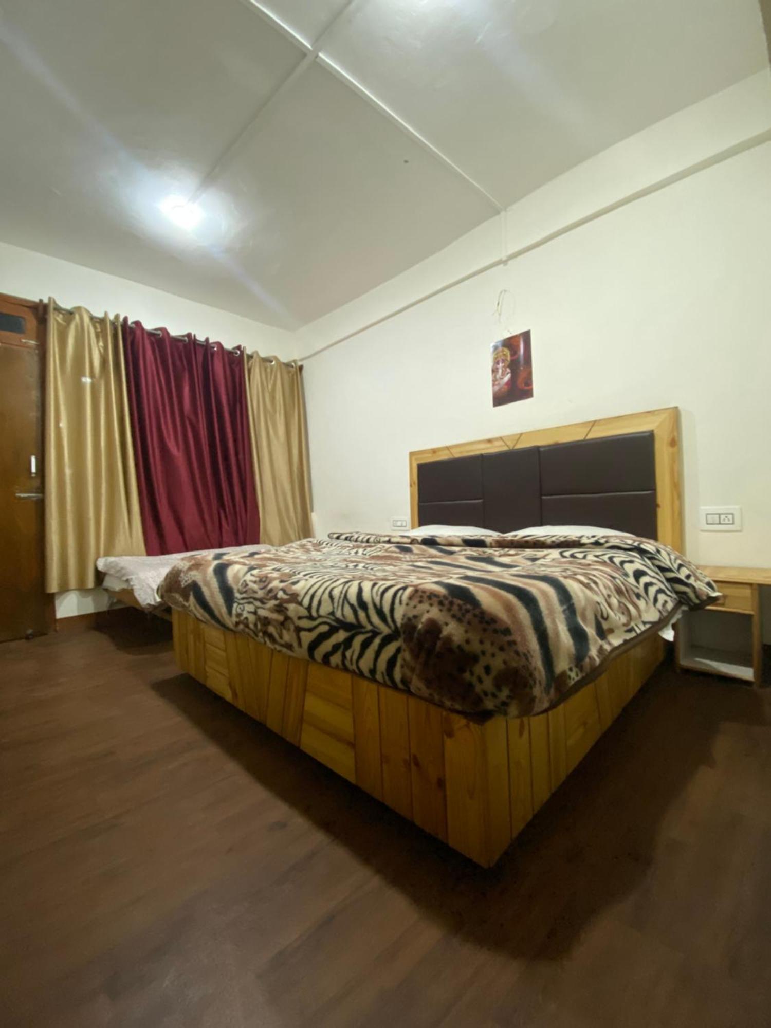 The Prasher Lodge Mall Road Manali Manāli Exterior foto